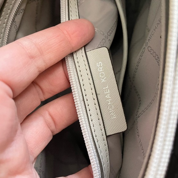 MICHAEL KORS MK Womens Shoulder Tote Bag Chain Strap Pebbled Leather Taupe - Picture 13 of 13